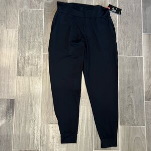 NWT Women’s Black Under Armor Heat Gear Joggers Size Medium